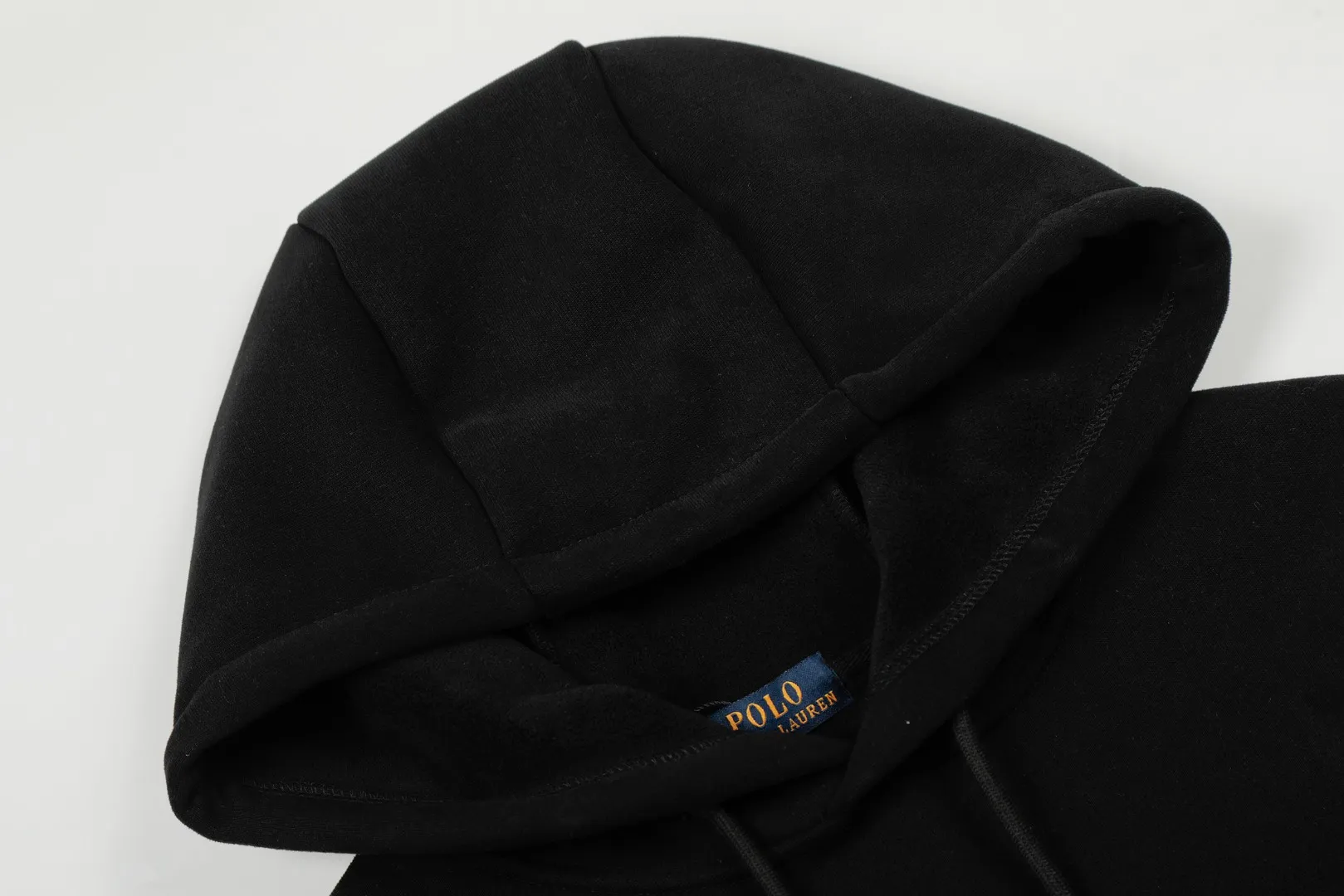 P250 Top quality" Style number: T5007# [Ralph Lauren solid color pony embroidered logo thickened velvet hooded sweatshirt] ✅Ralph Lauren classic basic versatile unisex autumn and winter velvet thickened hooded sweatshirt ✅Pure cotton high-gram velvet thickened fabric The upper body is comfortable and warm ✅The version is restored to the original version The maximum size can be worn up to 180 pounds Loose, comfortable and stress-free ✅The upper body is simple and easy to wear ootd must-have. Good-looking clothes are never picky. A must-have in couples’ wardrobes. Size: S-XL. Color: Black, Gray, Navy Khaki.